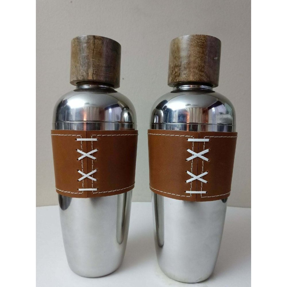 Stainless steel  shaker features faux leather - Set of 2